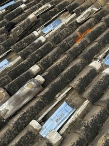 Installation photovoltaic panels Bent Tile Roofs 11