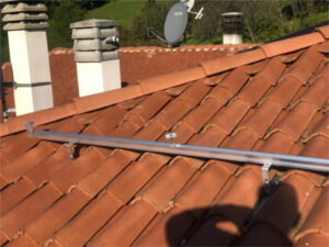 coppo staffa fissaggio pannelli fotovoltaici su coppi senza forare 2