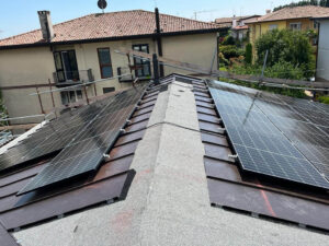 realizzazioni-staffe-per-fissaggio-pannelli-fotovoltaici-su-lamiera-aggraffata