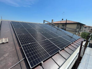 realizzazioni-staffe-per-fissaggio-pannelli-fotovoltaici-su-lamiera-aggraffata