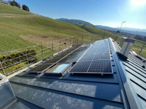 realizzazioni-staffe-per-fissaggio-pannelli-fotovoltaici-su-lamiera-aggraffata
