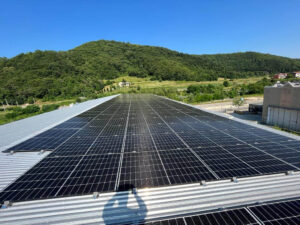 realizzazioni-staffe-per-fissaggio-pannelli-fotovoltaici-su-lamiera-grecata