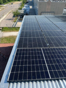 realizzazioni-staffe-per-fissaggio-pannelli-fotovoltaici-su-lamiera-grecata