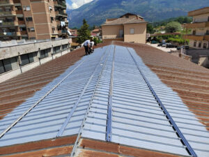 realizzazioni-staffe-per-fissaggio-pannelli-fotovoltaici-su-lamiera-grecata