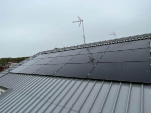 realizzazioni-staffe-per-fissaggio-pannelli-fotovoltaici-su-lamiera-grecata