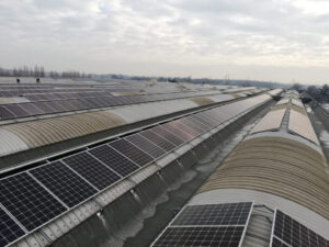 sistemi di fissaggio pannelli fotovoltaici per montaggio su tetto a cupolino 37