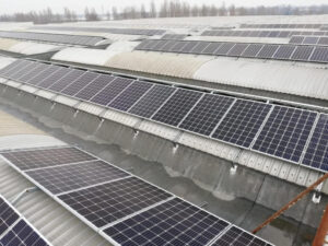 sistemi di fissaggio pannelli fotovoltaici per montaggio su tetto a cupolino 38