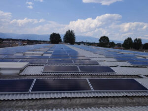 sistemi-di-fissaggio-pannelli-fotovoltaici-per-montaggio-su-tetto-a-cupolino-longitudinale