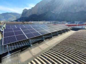 sistemi-di-fissaggio-pannelli-fotovoltaici-per-montaggio-su-tetto-a-cupolino-longitudinale-trave