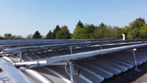 sistemi-di-fissaggio-pannelli-fotovoltaici-per-montaggio-su-tetto-a-cupolino-longitudinale-trave