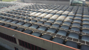 sistemi-di-fissaggio-pannelli-fotovoltaici-per-montaggio-su-tetto-a-cupolino-trasversale