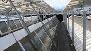 sistemi-di-fissaggio-pannelli-fotovoltaici-per-montaggio-su-tetto-con-shed