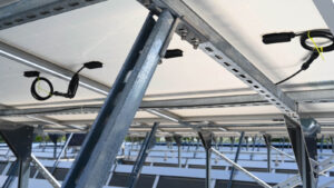 sistemi-di-fissaggio-pannelli-fotovoltaici-per-montaggio-su-tetto-con-shed