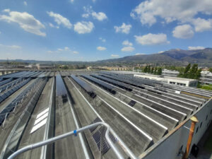 sistemi-di-fissaggio-pannelli-fotovoltaici-per-montaggio-su-tetto-con-shed