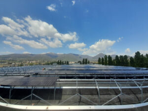 sistemi-di-fissaggio-pannelli-fotovoltaici-per-montaggio-su-tetto-con-shed