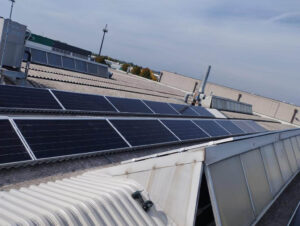 sistemi-di-fissaggio-pannelli-fotovoltaici-per-montaggio-su-tetto-con-shed
