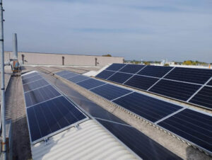 sistemi-di-fissaggio-pannelli-fotovoltaici-per-montaggio-su-tetto-con-shed