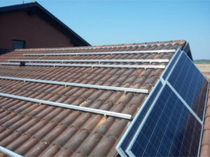 staffe per fissaggio pannelli fotovoltaici e solari su tegole 1