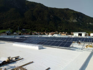 strutture per montaggio pannelli fotovoltaici su tetto piano a vela e est ovest 11