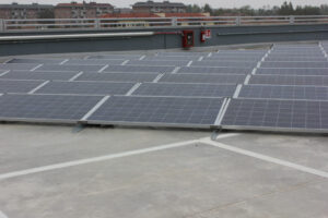 strutture per montaggio pannelli fotovoltaici su tetto piano a vela e est ovest 12