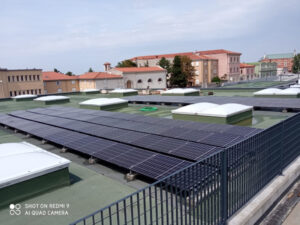 strutture per montaggio pannelli fotovoltaici su tetto piano a vela e est ovest 18