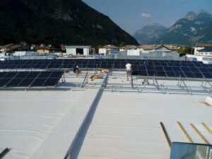 strutture per montaggio pannelli fotovoltaici su tetto piano a vela e est ovest 20