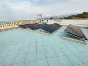 strutture per montaggio pannelli fotovoltaici su tetto piano a vela e est ovest 27
