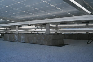 strutture-per-montaggio-pannelli-fotovoltaici-su-tetto-piano-a-vela-e-est-ovest