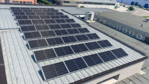 strutture-per-montaggio-pannelli-fotovoltaici-su-tetto-piano-a-vela-e-est-ovest