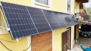 installazione pannelli fotovoltaici su parete frangisole casa sun age 03